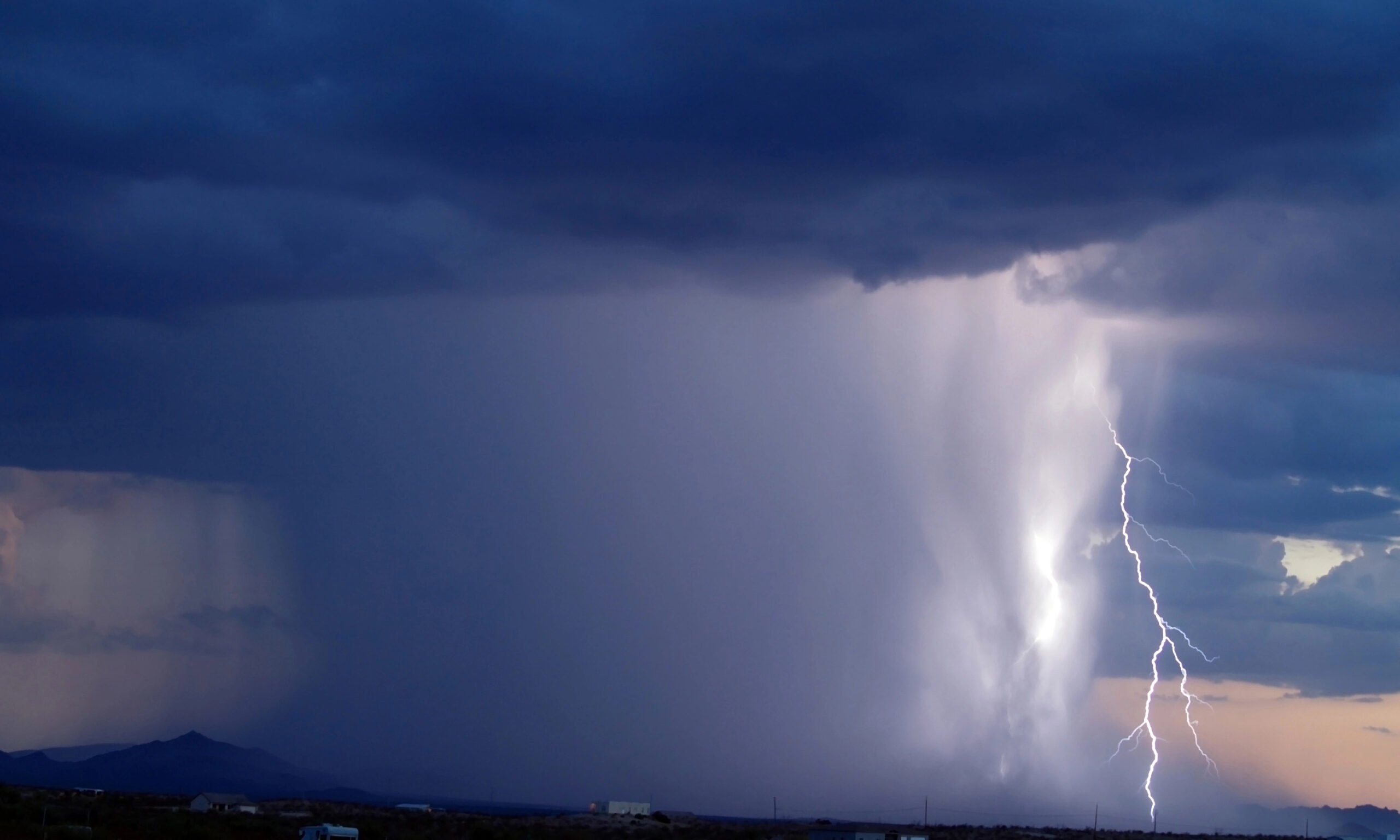 Can solar panels withstand monsoons?